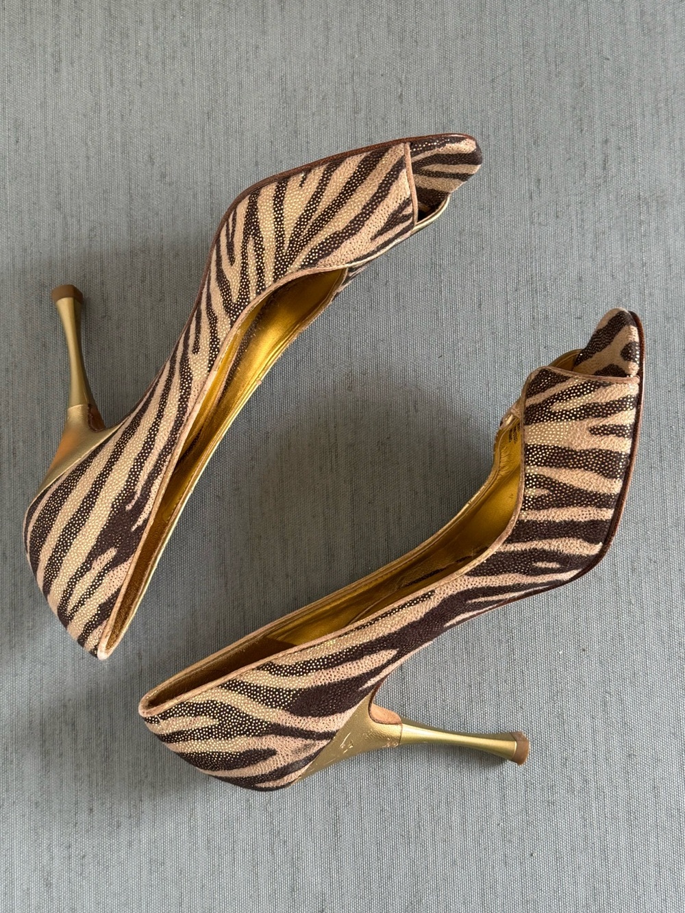 Vintage GUESS by Marciano Zebra Print Peep Toe Stiletto Heels 7M Y2K